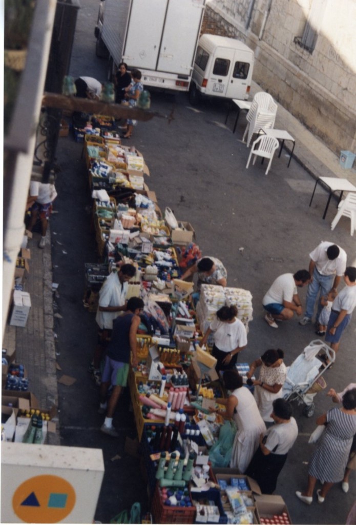 Dia de mercat en la Plaça Major. Estiu de 1994.
